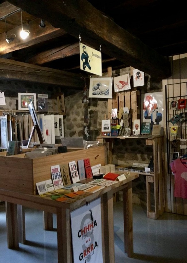 l'intérieur de la boutique du centre culturel