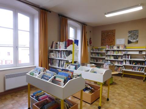 L'intérieur de la bibliothèque de Brousse