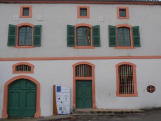 Le bâtiment abritant la bibliothèque de Viverols