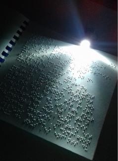 une page en braille