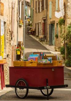 des livres dans une remorque