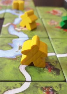 photo de pions sur un plateau de jeu