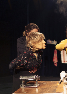 Gina - image issue du spectacle de Basta Cosi